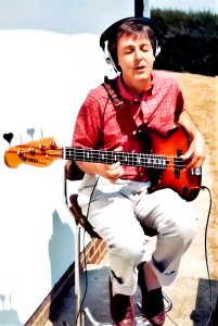 ������ ���-������ Yamaha BB1200 ����, ������� �� Yamaha �� ����� ������ ������ Give My Regards to Broad Street � 1984. �� ������ Yamaha ���������� ���������� logo �� ������ �����. ��� �� �������� ��������� ���������� ���� � 80-�, ������ � ������ BB1200 � Rickenbacker.
