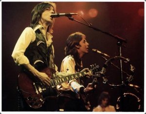Wings, ������� 8 ��� 1976  Medicine Jar in Motown, Detroit rock city.