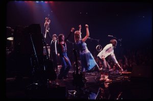 18 � 19 ��� 1976 ��� � Wings ���� �������� � ���� ���� �������� � �������.