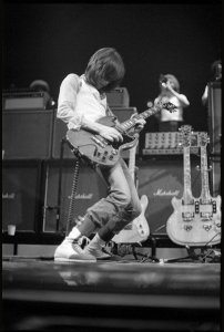 18 � 19 ��� 1976 ��� � Wings ���� �������� � ���� ���� �������� � �������.