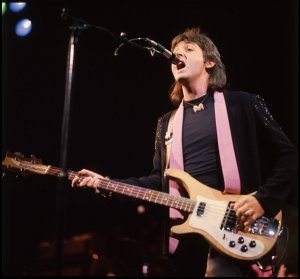 2 ���� 1976 ������� ���� ��������� �� ����� Chicago Stadium, �������� (Wings Over America Tour).