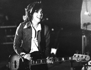 James McCulloch � ��� �� Jazz Bass