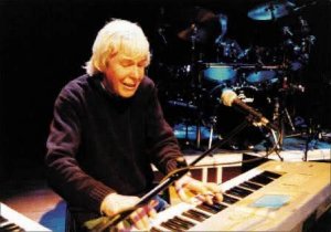 Dave Greenslade (Colosseum, Greenslade) has passed away aged 83  R.I.P.
