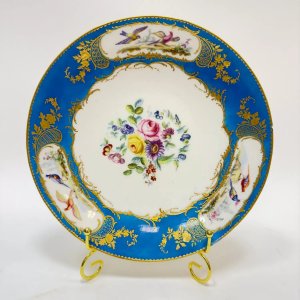 https://antiqueland.ru/good/7778/tarelka-myagkiy-farfor-k/