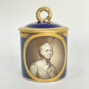 https://antiqueland.ru/good/8723/chashka-s-kryshkoy-dlya-shokolada-s-izobrazheniem-aleksandra-i-period-markolini-1802-1803/