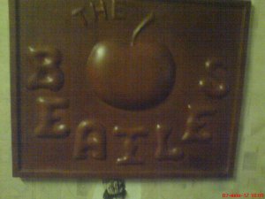 ����!