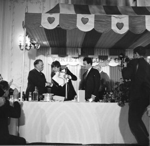 13 ���� 1965 Savoy Hotel, ������.
