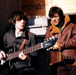 ���� �� �������� ����� � 1968 �� ����� Vox Vootar Hybrid 4-string Guitar/4-string Bass (and Manfred Mann).
