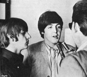 The Beatles �� �����-����������� � ���-������, 20 ������� 1964. ���� � 16 Scoop: Beatles Complete Story from Birth to Now (1965).