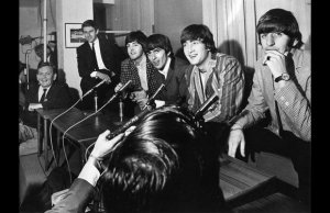 22 ������� 1964: The Beatles ����������� � ������� ����� �� ���������� ��������� � ���������.