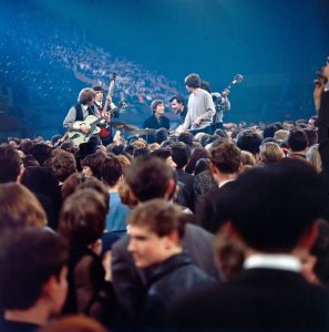 �������� ������ � ��� ������ (� �������� �-�� ������) �� Rave Mad Mod Ball � Wembley Empire Pool (������ � Wembley Arena) � �������, 8 ������ 1964 ����.