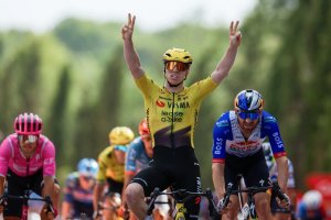 ���������� ���������� ����� ������� (Team Visma | Lease a Bike) ������� 11-� ���� ��������������� �������� ������� � 2026. ������������ ����� ��������� 151,3 ��, ������� ��������� ��� �� 3.17,18.