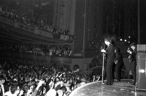 ������� The Beatles: Paramount Theatre, ���-����