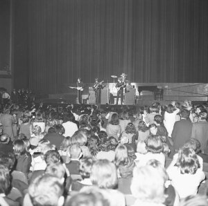 20 �������� 1964 ����� ��������� � Paramount Theatre, ���-����