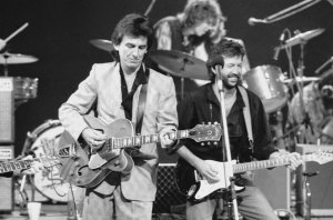 ������ �������� � ���� ������� � ������ Limehouse Studios � ������� �� ����� ������ ������������� �Blue Suede Shoes�, ����������� �������� ��������� � ������ ����� � ��������� ����� ��������. �� ������ ����� � ����������� ���� ���� ������ � ����� �����.