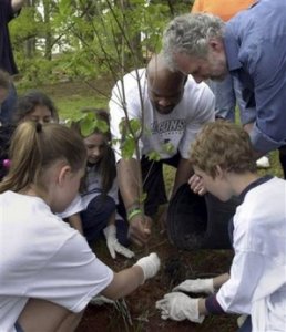 <-- In this photo provided by Trees Atlanta, Atlanta Falcon T.J Duckett, center, and Rolling Stones keyboardist and avid forrester Chuck Leavell, right, help school children from Dowell and Nicholson Elementary Schools plant over 500 trees in one hour as part of an Earth Day effort to help shatter the current Guinness Record, April 22, 2005, at Stout Park in Powder Springs, Ga. Leavell took time from the Stones' 'A Bigger Bang' world tour to meet Tuesday, Oct. 4, 2005, with Interior Secretary Gale Norton; Leavell and his wife, Rose Lane, were named 'Outstanding Citizen Stewards' for their tree farming near Macon, Ga.