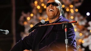 13 мая 2025 года легенде соула, фанка и R&B Стиви Уандеру исполняется 75 лет. Его карьера, начавшаяся еще в детстве, стала символом преодоления, творческой свободы и борьбы за справедливость. 13 мая 2025 года легенде соула, фанка и R&B Стиви Уандеру исполняется 75 лет. Его карьера, начавшаяся еще в детстве, стала символом преодоления, творческой свободы и борьбы за справедливость.