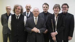     King Crimson   ,           —   2003 .    ,     ,       ,  , ,    .    ,        ,      King Crimson  2021 .