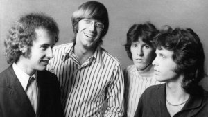  The Doors      «Live at Bakersfield».      .    21  1970 .    ,  «Love Me Two Times», «Roadhouse Blues»  «The End»,   13-  «When the Music’s Over».  ,  ,  ,  ,  The Doors  ,         ,     —    .