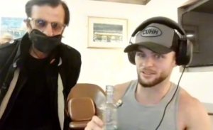  ����� ���������� ���������� �� �������  �� �����  ����� ������ �� ����� ������ ����������.  ������� ��� ���� �� ���� �������� � ��������� ������. � ���� ������ ���� �������� ��� �����, � ����� ������� ���. ����� ��� � �����, �� ������� ����� �� ������ �������. � ������� �� ���, ������� ��������������� � ���� �����, ������ ��. &laquo;� �� ���������&raquo;, &mdash; ������� �����. ������� �������, ��� �� ������ ��� ������ �� ����������, �� ��� ��� ����� �������, ��� ���, ��������, &laquo;������&raquo;.  �������, � ���� �������, ��������, ��� �� ��������� ���� �� ����� ������, � �������� ����������� � ��� ��������. ��� ���������� ���������� ���.  ����� ��� �����, ������� � �� ������� �������� ���������.  ��� ��� ����� ������� ���������� �������� �������� �������� �������� � ������ ��� � ������������, ��� ��� &laquo;���� �����&raquo;. �� ������� ��, ��� �� �����, ��� ���: &laquo;�� ���� �� ���, ���� ��������� �������� � ���������?&raquo;  ����� ������� ���-���� ����������� � ����������� � �����, ��� ��������� ��������� ��������, ������ ��� ���������, ��� �� ����� ��� �� ������, ��� � ��� �����.