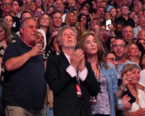  ��� ��������� � ����� ������  ��������  ������� Bon Jovi, ������� ������ 9 ���� � ���-�������� Madison Square Garden.  ���������� � ����� � ��������� ��������� � ��������. ��������� �������� �� ������������ �� ����������� ���� � �������� �� ����� ��������.  ����� ������� � ����� ����� &laquo;With a Little Help From My Friends&raquo;. Bon Jovi ����� ��������� &laquo;Livin&rsquo; on a Prayer&raquo;, &laquo;It&rsquo;s My Life&raquo;, &laquo;You Give Love a Bad Name&raquo;, &laquo;Wanted Dead or Alive&raquo; � ������ ����.  ������� ���� ������ �� ������ ����������� Bon Jovi � Madison Square Garden. ����� ������� ����� &laquo;Forever&raquo; &mdash; ������ ������� ����������� ��� ������ ����� ������������� ��������, ���������� � ��������� ����� ��� ����� �� ��������� �������.