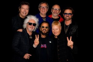  ����� ����� � ��� All-Starr Band  ������������  ����� ����� ��������� � ���. ������� ��� �������� 24 �������� � ������, ���� ������������, � ���������� 7 ������� � ������, ���� ���-����.  ���� �� ����� �������� ������� �������� &mdash; Forest Hills Stadium � ������. ��� ����� ��� ����� ������ ����������� �� ���� �������� �� ����� �������� ����� � 1964 ����.  � ������� ��� ����� ����� �������� � �����e, ��������, ����������, �������, ���������, ������������ � ����������.  ����� ���� ��������� �������� ��� �������� ���� �����. 7 ���� �� �� �������� ��������� ����������� �� ����� ���� � ������� �������, �������� ��� ������ �������� &laquo;Peace and Love&raquo;.